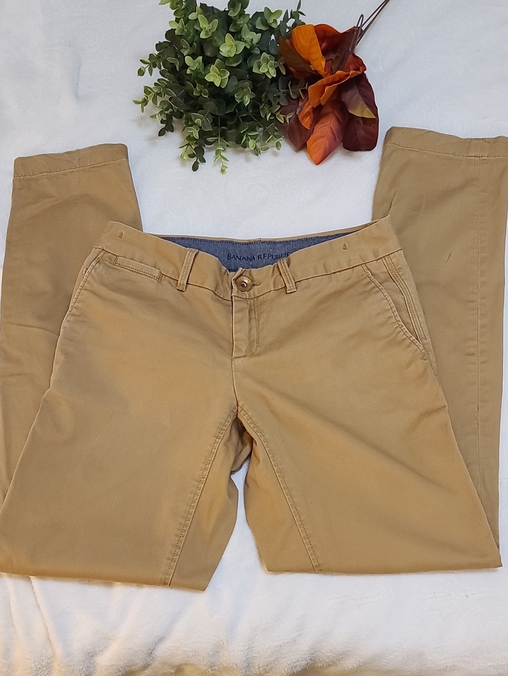 Banana Republic Women's Weekend Chino Khaki Straight Leg 2012 Preppy Tan Cotton